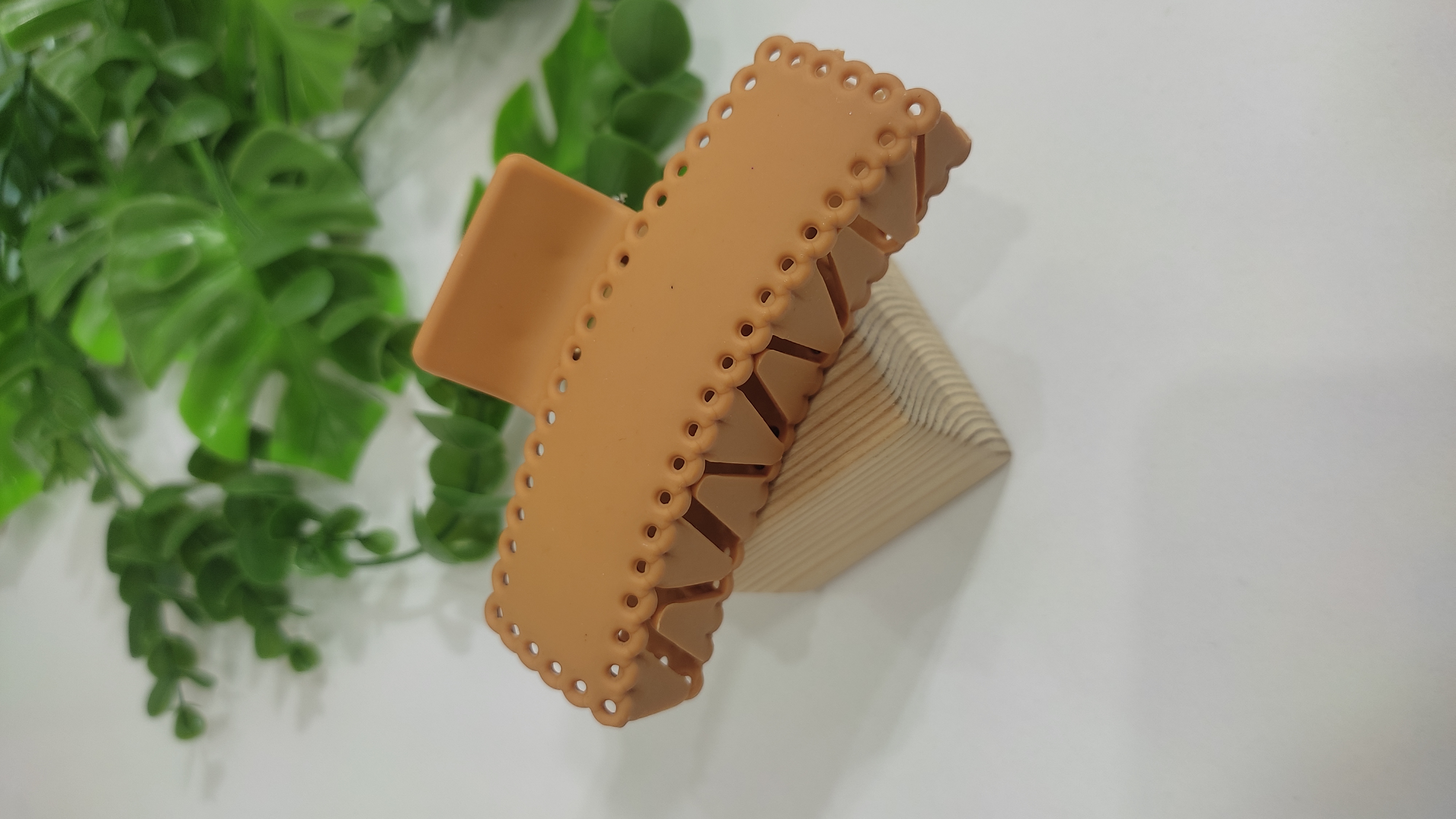 کلیپس بزرگ رنگ نسکافه‌ای